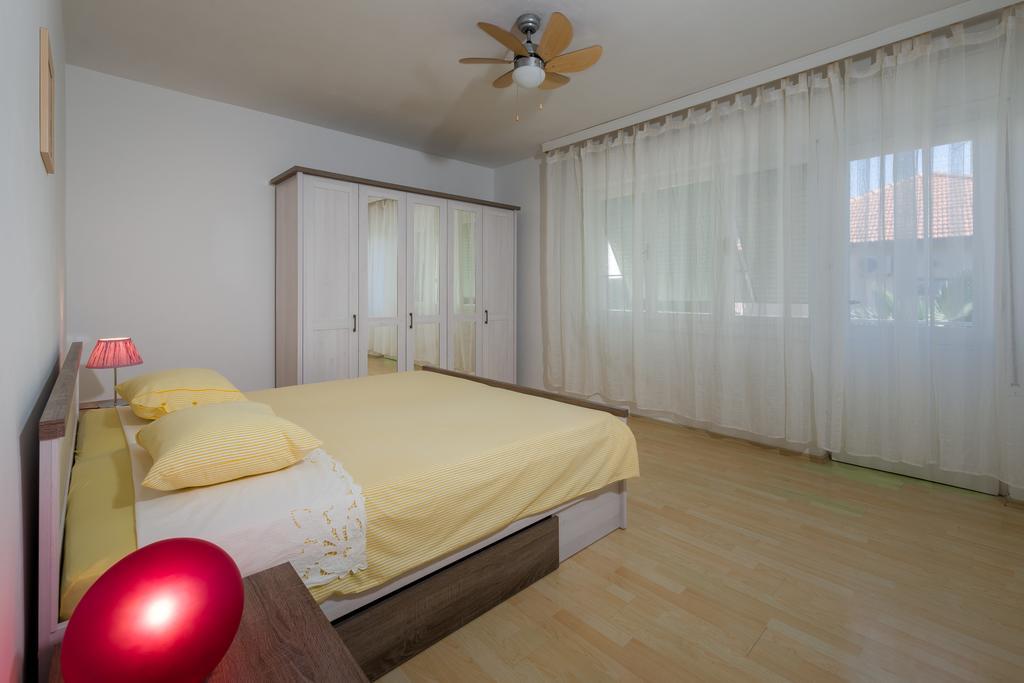 Garden Apartment Kastela Room photo